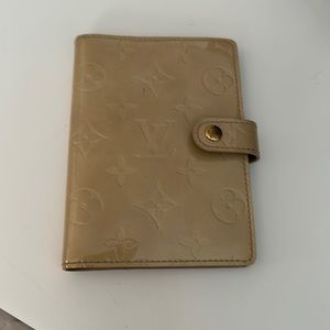 Louis Vuitton Vernis agenda card holder.